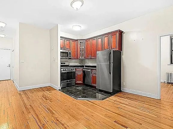 4th image of 150 W 47th St APT 2I