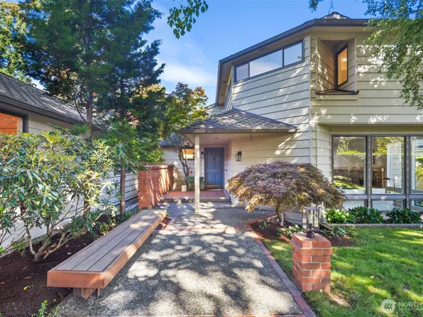 4662 95th Avenue NE, Yarrow Point, WA 98004