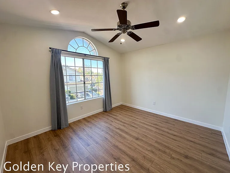 410 Ferrara Way — Photo 11