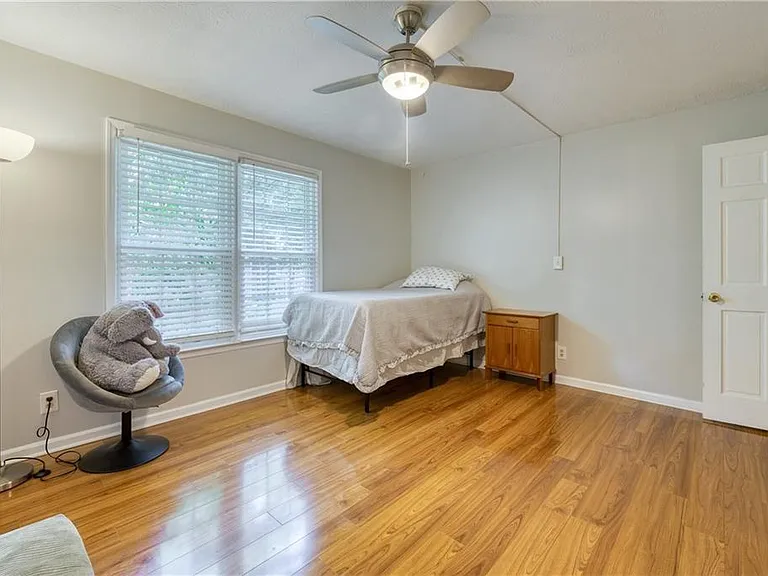 1445 Oakridge Cir — Photo 19