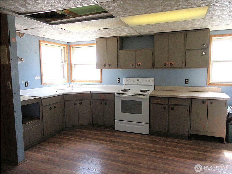 4th image of 148 N Portland Street
