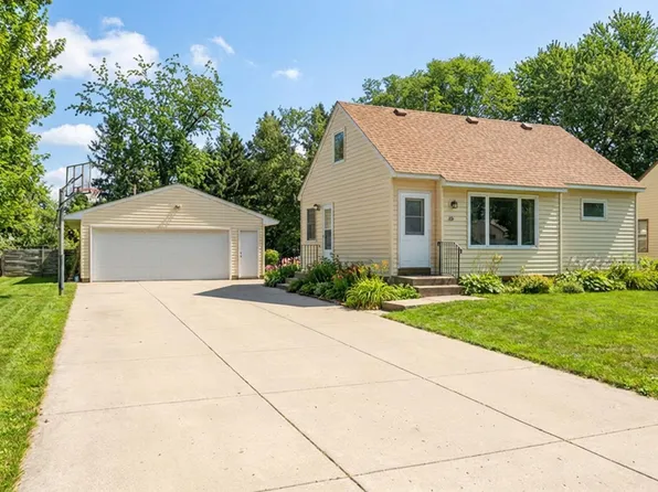 8 Pointcross Dr, Circle Pines, MN 55014