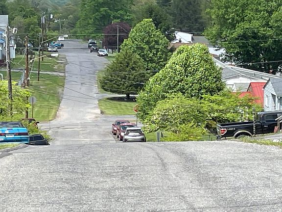 5th image of 701 N Greenbrier Ave