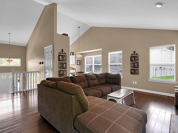 4th image of 1422 Wayne Dr