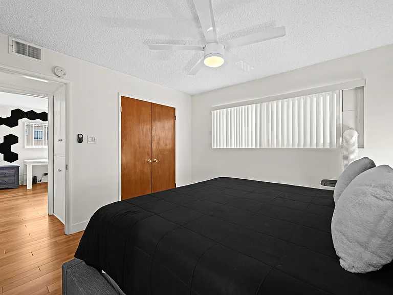 801 E 1st St #1 — Photo 20