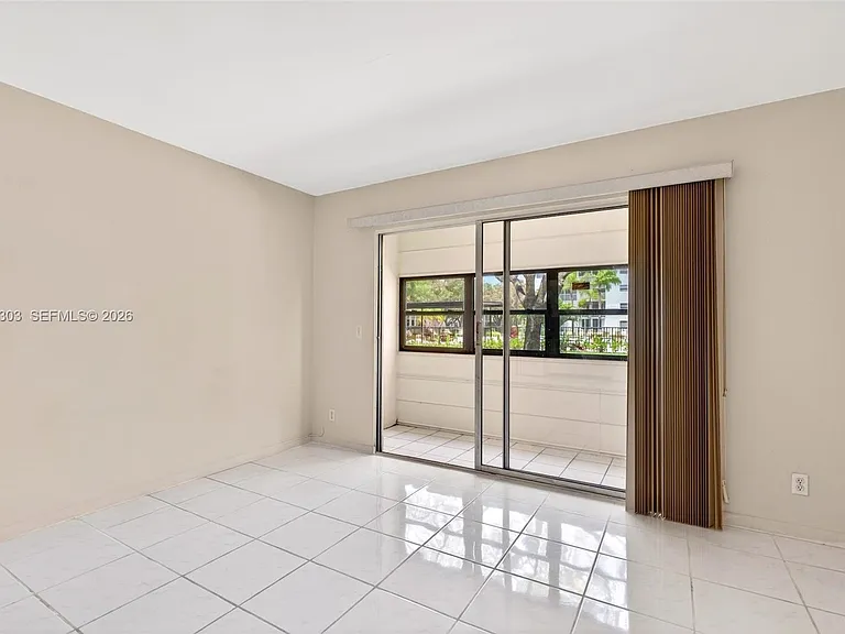 1400 SW 124th Ter #111Q — Photo 11