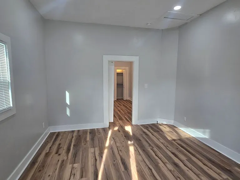 767 N Belleview Pl — Photo 2