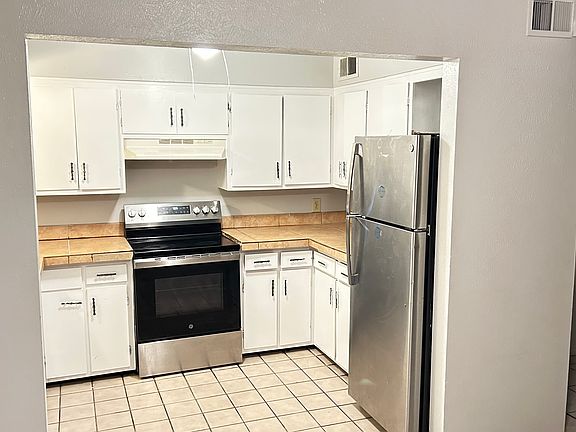 2nd image of 325 N Lesueur APT B