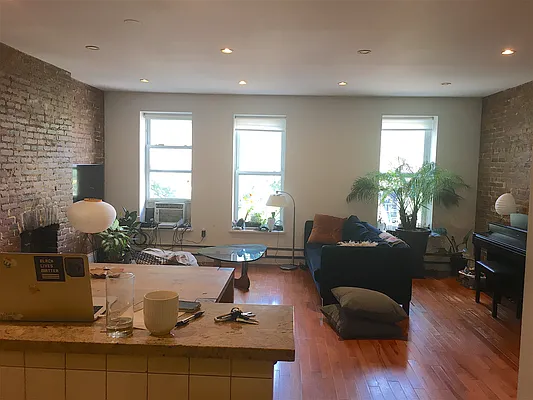 Rented by R New York | media 55