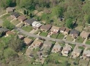 823 Londonderry Dr, Pittsburgh, PA 15234