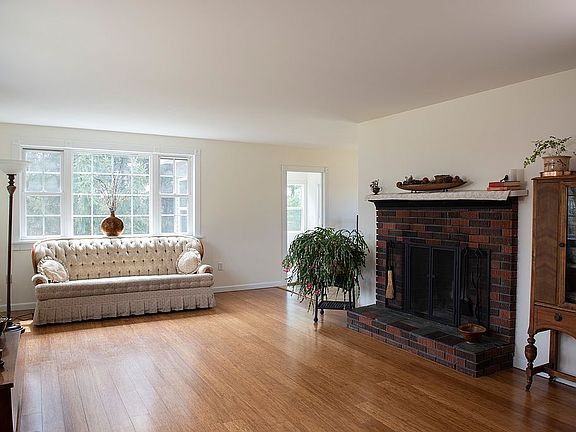 Living Room - 23' 8"x 13' 6"