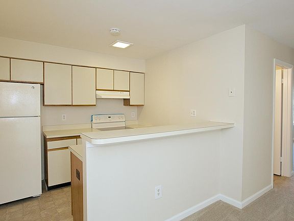 3rd image of 8641 Beekman Pl Suite 41B