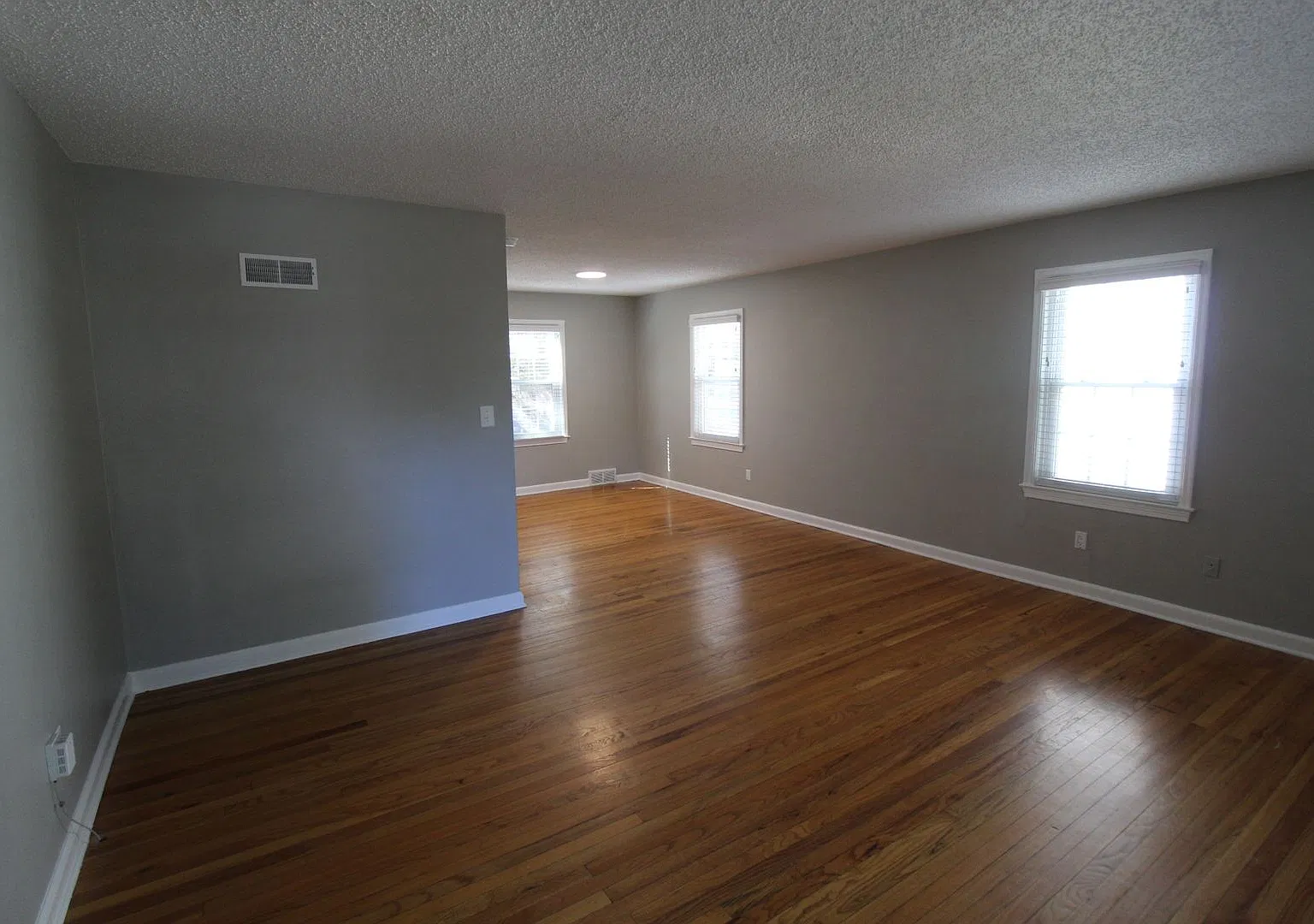 October FREE On This 2 Bedroom 1 Bath Duplex In The Waldo Area — Photo 2