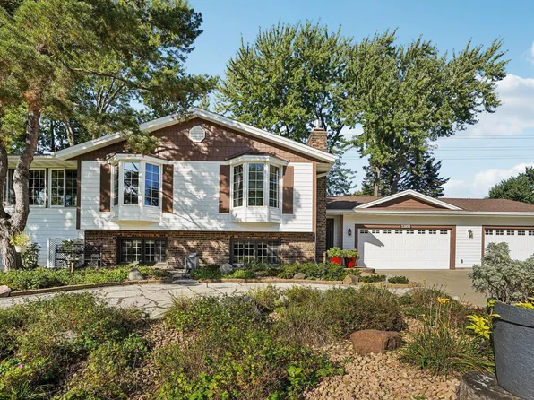 13812 High Dr, Burnsville, MN 55337