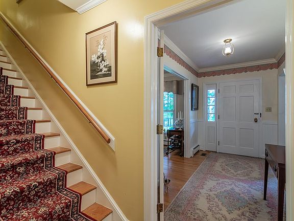 5th image of 16048 Briarwood Ln