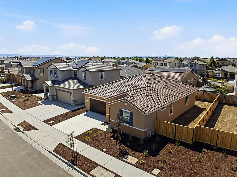 16047 Pirates Cove Ln — Photo 36