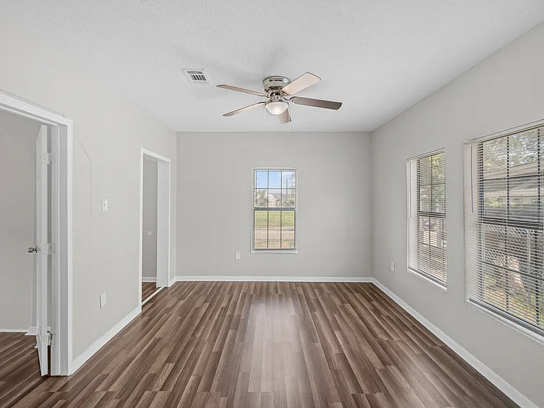 1322 Magnolia St — Photo 5