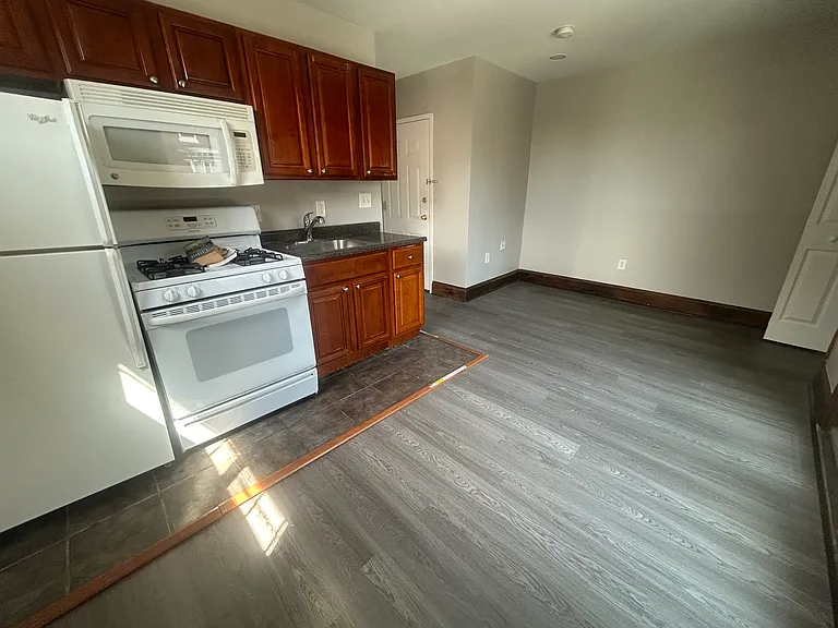 5101-21 Walnut St #200 — Photo 8