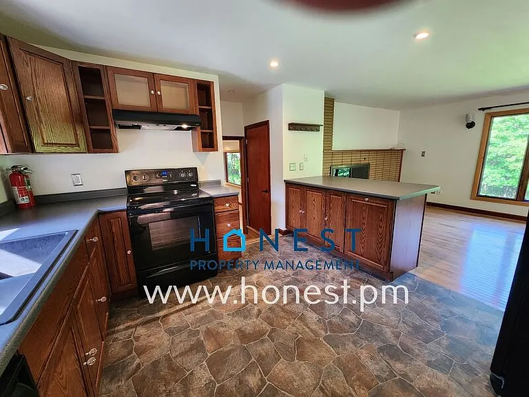 15 Thompson St — Photo 1