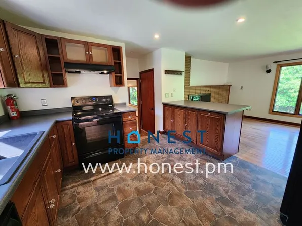 15 Thompson St, Augusta, ME 04330