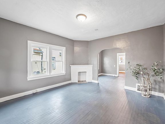 5th image of 591 Park St
