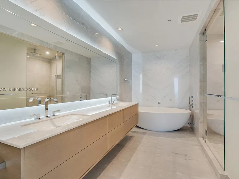 18501 Collins Ave #1804 — Photo 8