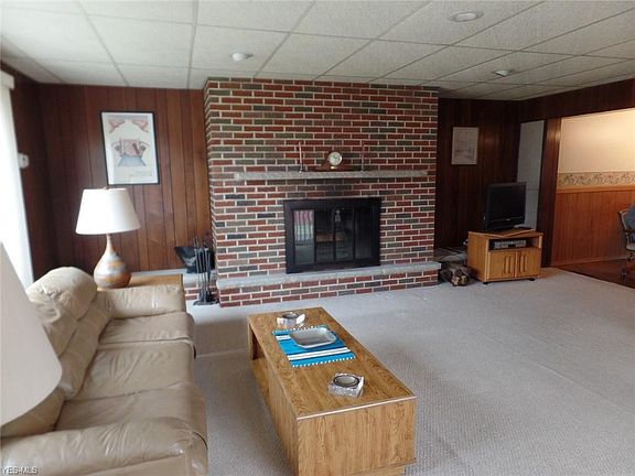 4th image of 1329 Laurel Dr