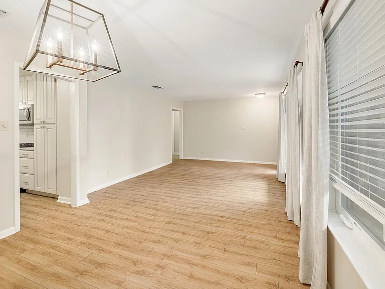 8609 Melshire Dr — Photo 13