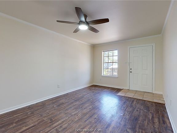 3rd image of 1601 Cloverdale Cir