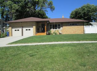 15 5th Ave NW, Watertown, SD 57201