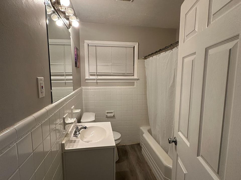 2nd image of 250 Burbank Dr NW