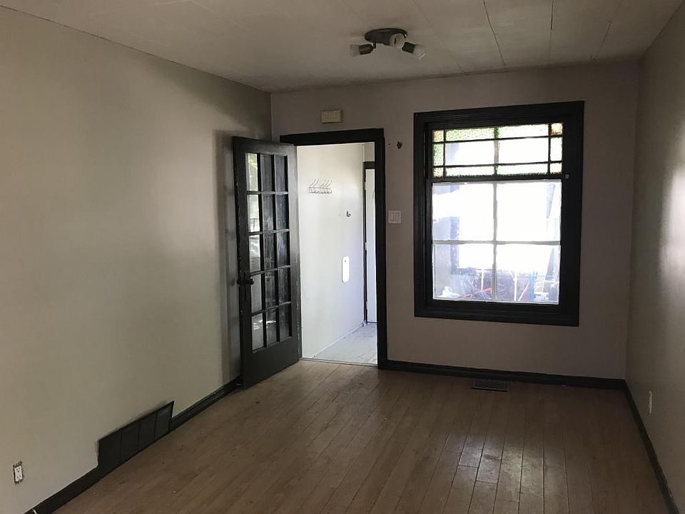 2nd image of 1242 Argyle St