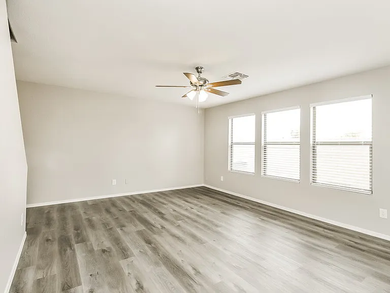 2236 E Spruce Dr — Photo 4