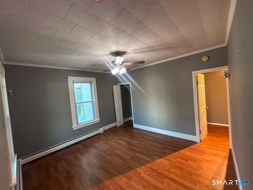 3 bed, 1.0 bath, 2341 sqft, $1,995 — Photo 3