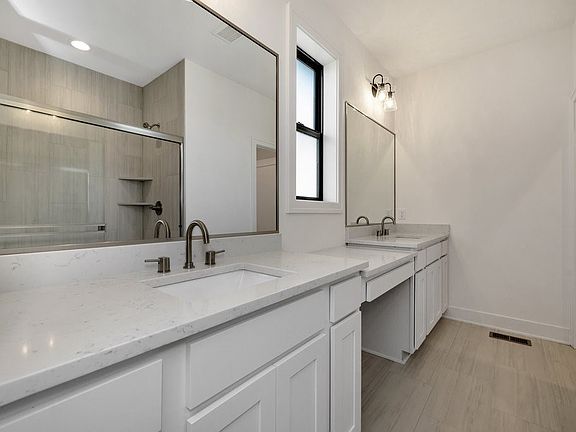 4th image of 1908 NE Park Dr
