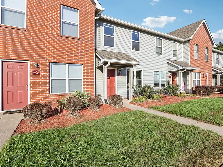 Fox Pointe Apartments — Photo 48