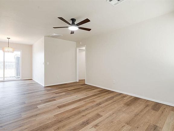 4th image of 824 Cedar Crest Dr