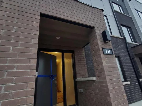 348 Wheat Boom Dr #18, Oakville, ON L6H 3V6