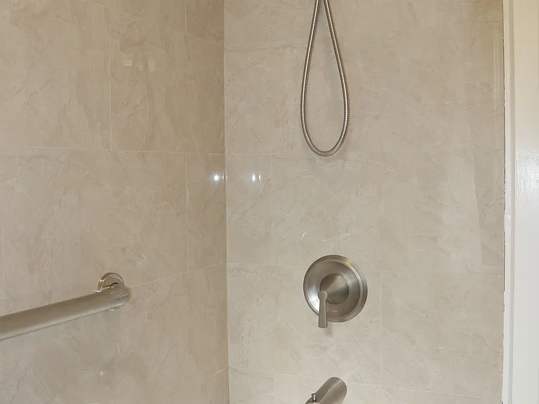 207 Oakwood Ave — Photo 27