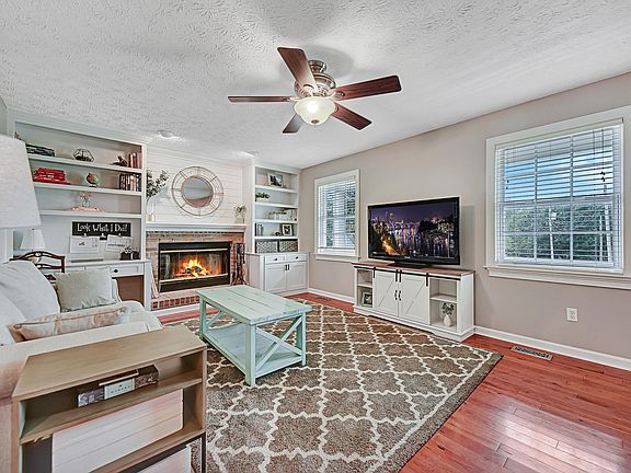3rd image of 9305 Lawhorn Ln