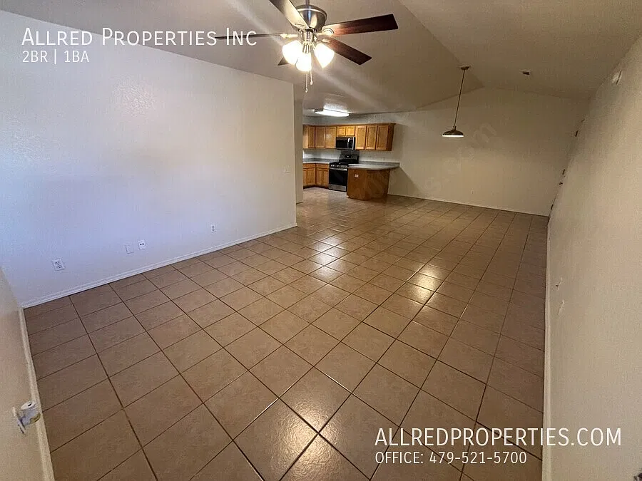 Duplex located at the border of Fayetteville & Elkins! — Photo 2