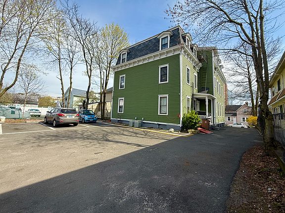 4th image of 10 Linden Pl #1B