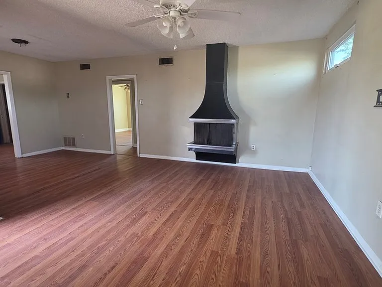 2111 W Kentucky Ave — Photo 4