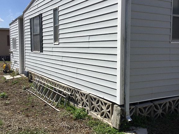 3rd image of 122 Driftwood Ln