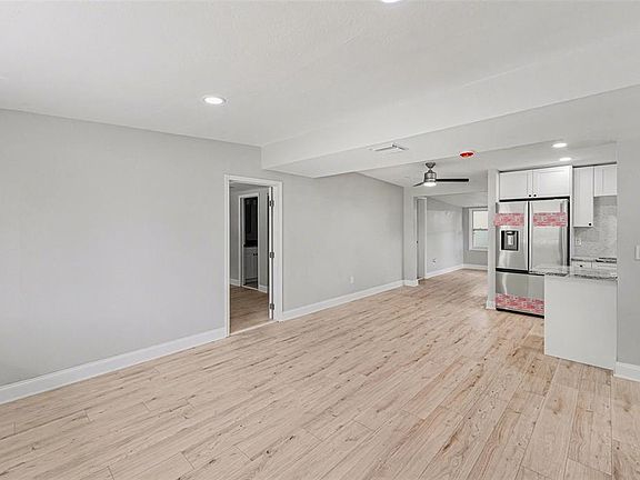 3rd image of 2162 Barcelona Dr
