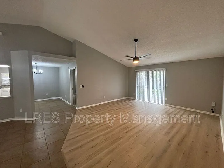 1004 Stout Ct — Photo 19
