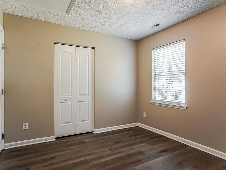 514 Laurens Way — Photo 16