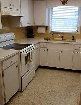 3rd image of 15 Hillcrest Dr
