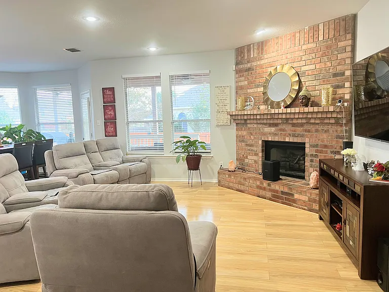 324 Willow Loop — Photo 3