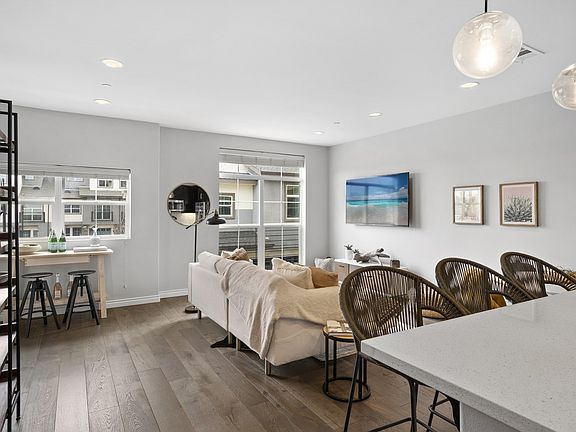 3rd image of 642 Seabright Cir